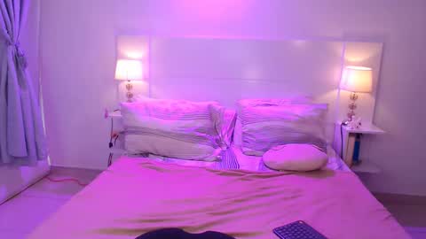 Snapshot of allieemod chatting on 11.30.25 allieemod online show from 11.30.25