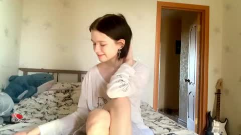 Snapshot of allisonbreese chatting on 05.19.26 Viola online show from 05.19.26