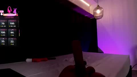 Snapshot of allisonroberts_ chatting on 10.08.25 Alli online show from 10.08.25