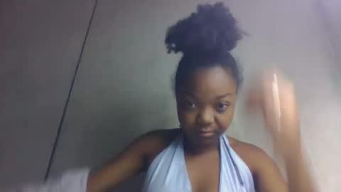 Snapshot of allizida01 chatting on 05.19.26 allizida01 online show from 05.19.26