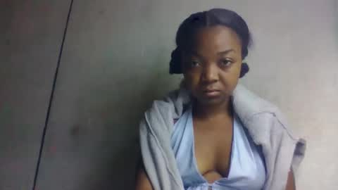 Snapshot of allizida01 chatting on 05.19.26 allizida01 online show from 05.19.26