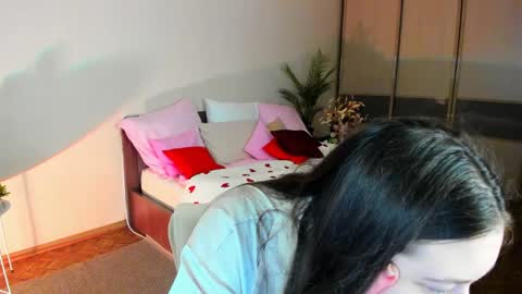 alluringeyess online show from 04.12.26