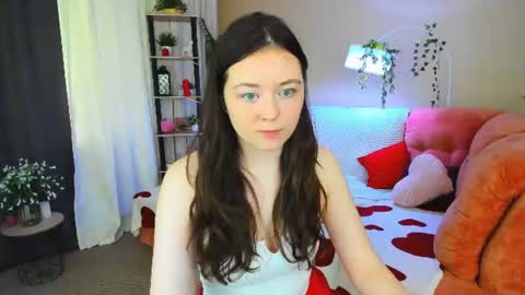 Snapshot of alluringeyess chatting on 06.19.26 alluringeyess online show from 06.19.26