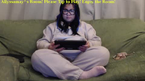 Snapshot of allyssamay chatting on 12.31.24 Allyssamay online show from 12.31.24