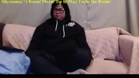 Snapshot of allyssamay chatting on 10.22.25 Allyssamay online show from 10.22.25