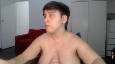 Snapshot of almondonwheels chatting on 01.22.25 Almond online show from 01.22.25