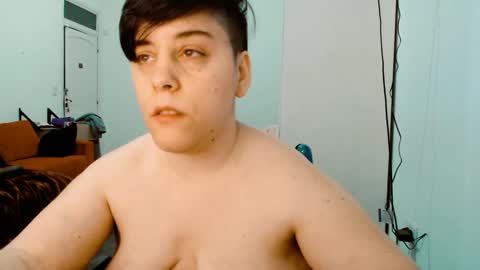 Snapshot of almondonwheels chatting on 09.14.25 Almond online show from 09.14.25