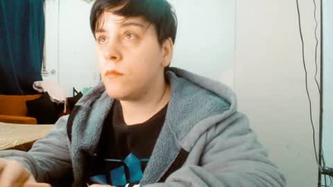Snapshot of almondonwheels chatting on 05.12.26 Almond online show from 05.12.26