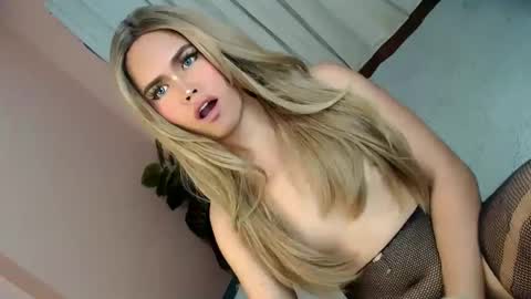 Snapshot of alove_too_last chatting on 01.11.25 LEXY online show from 01.11.25