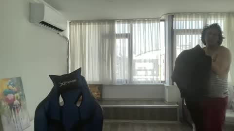 Snapshot of alphandre chatting on 02.09.25 AlphAndre online show from 02.09.25