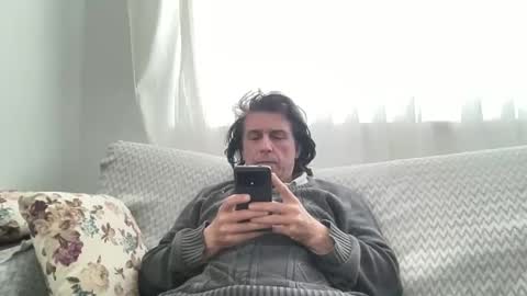 Snapshot of alphandre chatting on 03.11.25 AlphAndre online show from 03.11.25