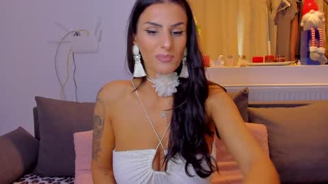 Snapshot of alphaqueenx chatting on 11.24.25 Michelle online show from 11.24.25