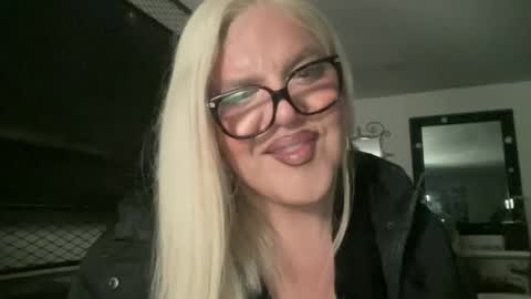 Snapshot of alphatransmami chatting on 12.26.24 alphatransmami online show from 12.26.24