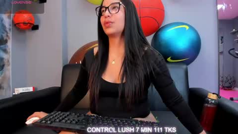 Snapshot of aluna_2_brown chatting on 05.29.26 ALUNA online show from 05.29.26