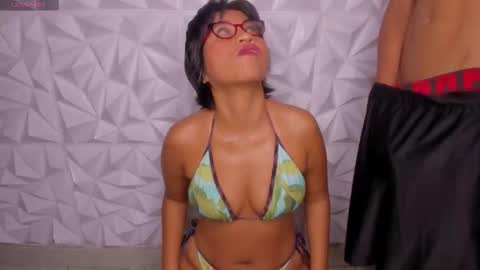 Snapshot of alverinia2001 chatting on 10.28.25 alverinia2001 online show from 10.28.25