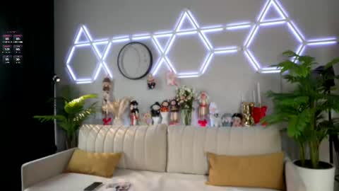 Alvuwka online show from 10.08.25