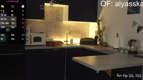 Snapshot of alyaska_2000 chatting on 01.12.25 Anna fav tip 55 3 online show from 01.12.25