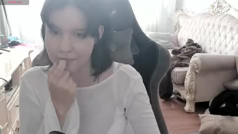 Snapshot of alyaska_yang chatting on 06.25.26 alyaska_yang online show from 06.25.26