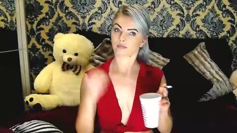 Snapshot of alyblonde chatting on 02.08.25 aly online show from 02.08.25