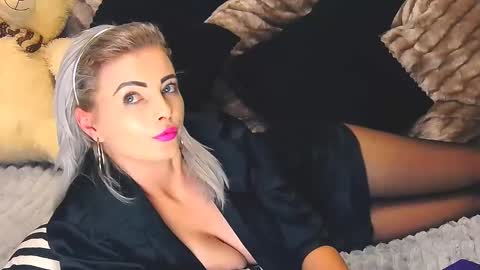 Snapshot of alyblonde chatting on 02.09.25 aly online show from 02.09.25