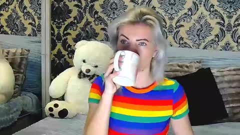 Snapshot of alyblonde chatting on 03.01.25 aly online show from 03.01.25