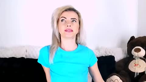 Snapshot of alyblonde chatting on 02.04.26 aly online show from 02.04.26