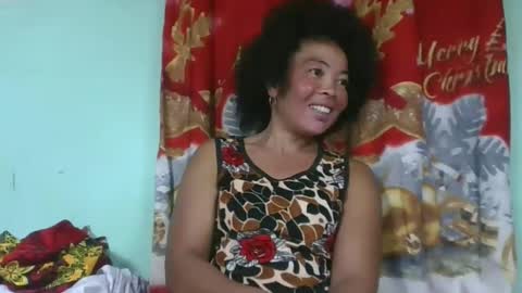 Snapshot of alypierette chatting on 11.01.25 alypierette online show from 11.01.25