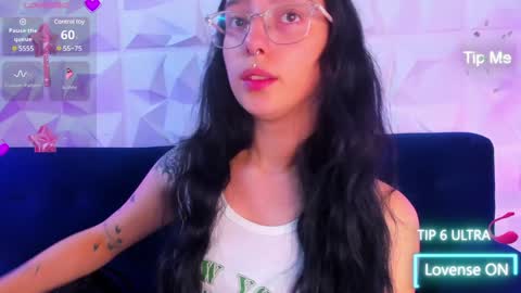 Snapshot of alys_molly chatting on 12.19.24 sopie online show from 12.19.24