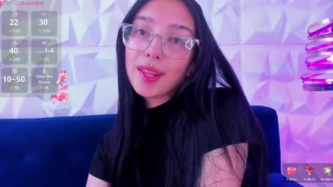 Snapshot of alys_molly chatting on 12.23.24 sopie online show from 12.23.24