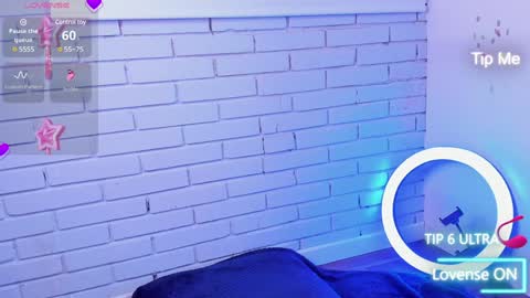 Snapshot of alys_molly chatting on 12.23.24 sopie online show from 12.23.24