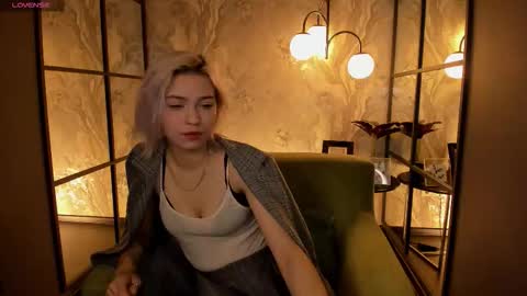 Snapshot of alysiasun chatting on 10.04.25 Alysia online show from 10.04.25