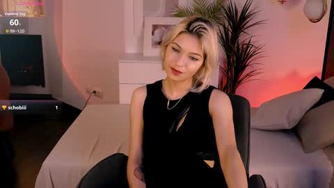 Snapshot of alysiasun chatting on 10.20.25 Alysia online show from 10.20.25