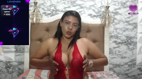Snapshot of alyson_milf chatting on 01.22.25 alyson online show from 01.22.25