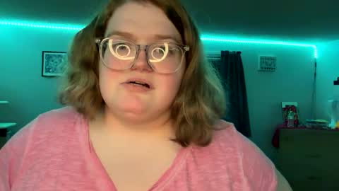 Snapshot of alyssa6960545 chatting on 09.20.25 Lily online show from 09.20.25