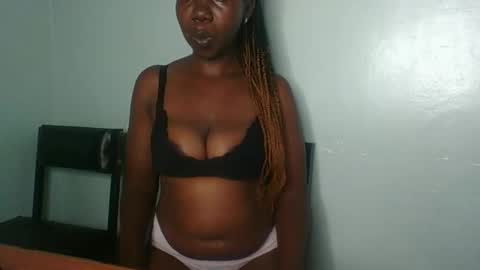 Snapshot of am_creme_delight chatting on 04.21.26 am_creme_delight online show from 04.21.26