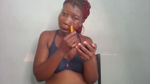 Snapshot of am_creme_delight chatting on 05.25.26 am_creme_delight online show from 05.25.26