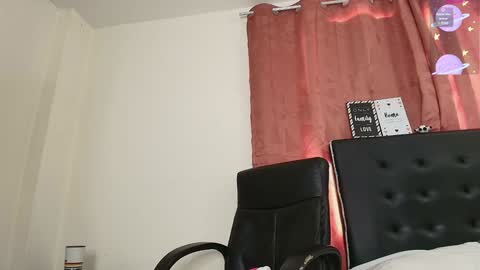 Snapshot of amabella_w chatting on 02.02.25 Isabella online show from 02.02.25