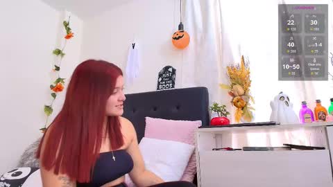 Snapshot of amabella_w chatting on 10.12.25 Isabella online show from 10.12.25