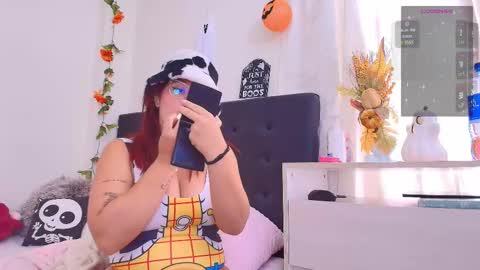 Snapshot of amabella_w chatting on 10.18.25 Isabella online show from 10.18.25