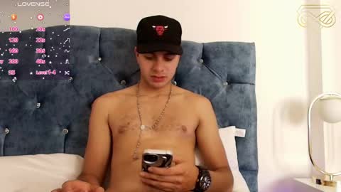 Snapshot of amadeo_wild chatting on 12.06.24 Amadeo Wild online show from 12.06.24
