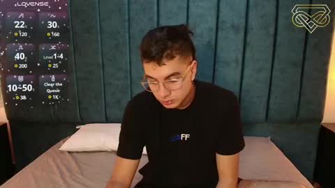 Snapshot of amadeo_wild chatting on 12.21.24 Amadeo Wild online show from 12.21.24