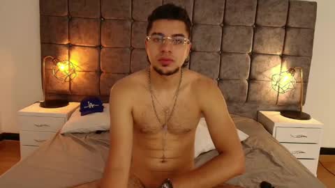 Snapshot of amadeo_wild chatting on 03.05.25 Amadeo Wild online show from 03.05.25