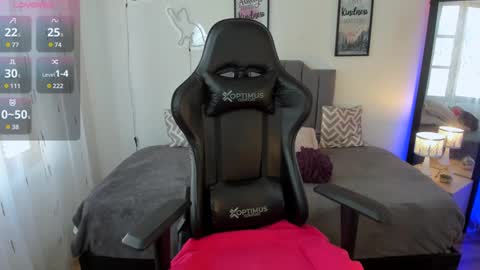 Hi Im AmaiaHelp me reach 100 likes online show from 09.13.25