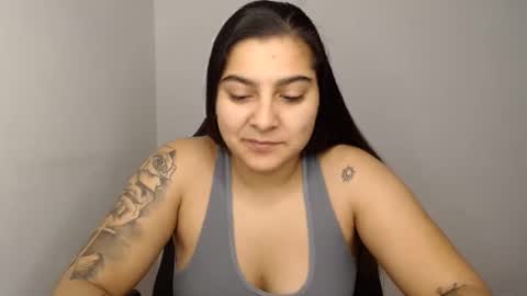 Snapshot of amanda5star chatting on 01.04.25 The queen of the biceps online show from 01.04.25