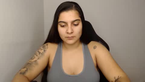 Snapshot of amanda5star chatting on 01.04.25 The queen of the biceps online show from 01.04.25