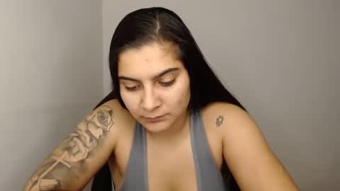 Snapshot of amanda5star chatting on 01.05.25 The queen of the biceps online show from 01.05.25