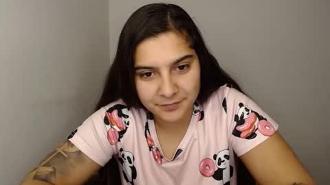 Snapshot of amanda5star chatting on 01.15.25 The queen of the biceps online show from 01.15.25