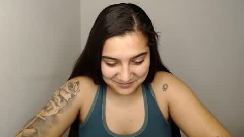 Snapshot of amanda5star chatting on 01.29.25 The queen of the biceps online show from 01.29.25