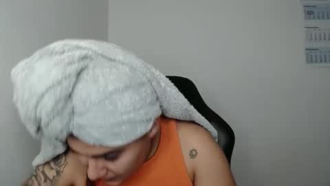 Snapshot of amanda5star chatting on 03.06.25 The queen of the biceps online show from 03.06.25