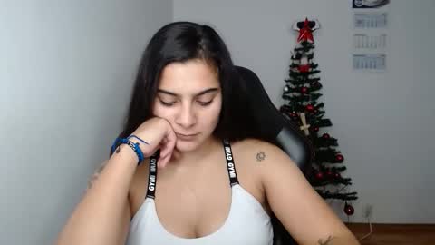 Snapshot of amanda5star chatting on 12.04.25 The queen of the biceps online show from 12.04.25